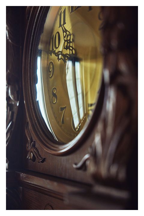 音楽堂のアンティーク時計のクローズアップ