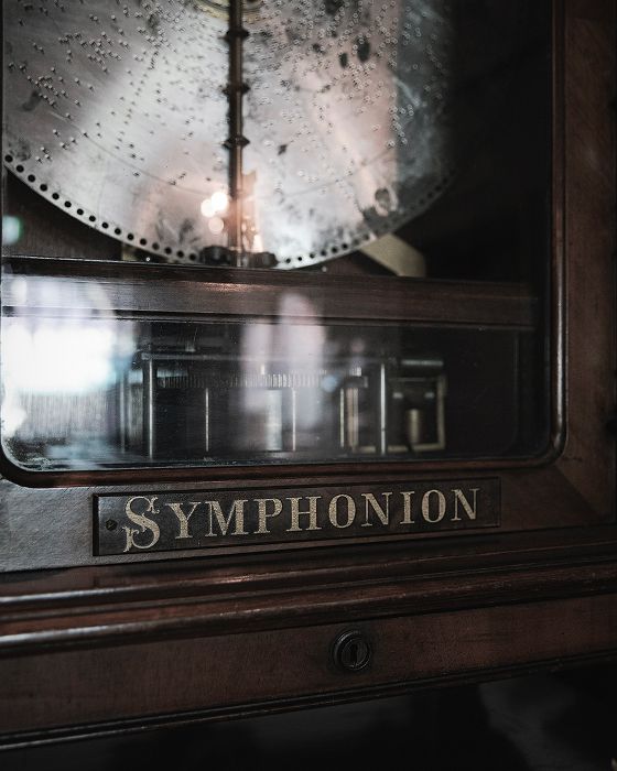 アンティークオルゴール「シンフォニオン」のクローズアップ